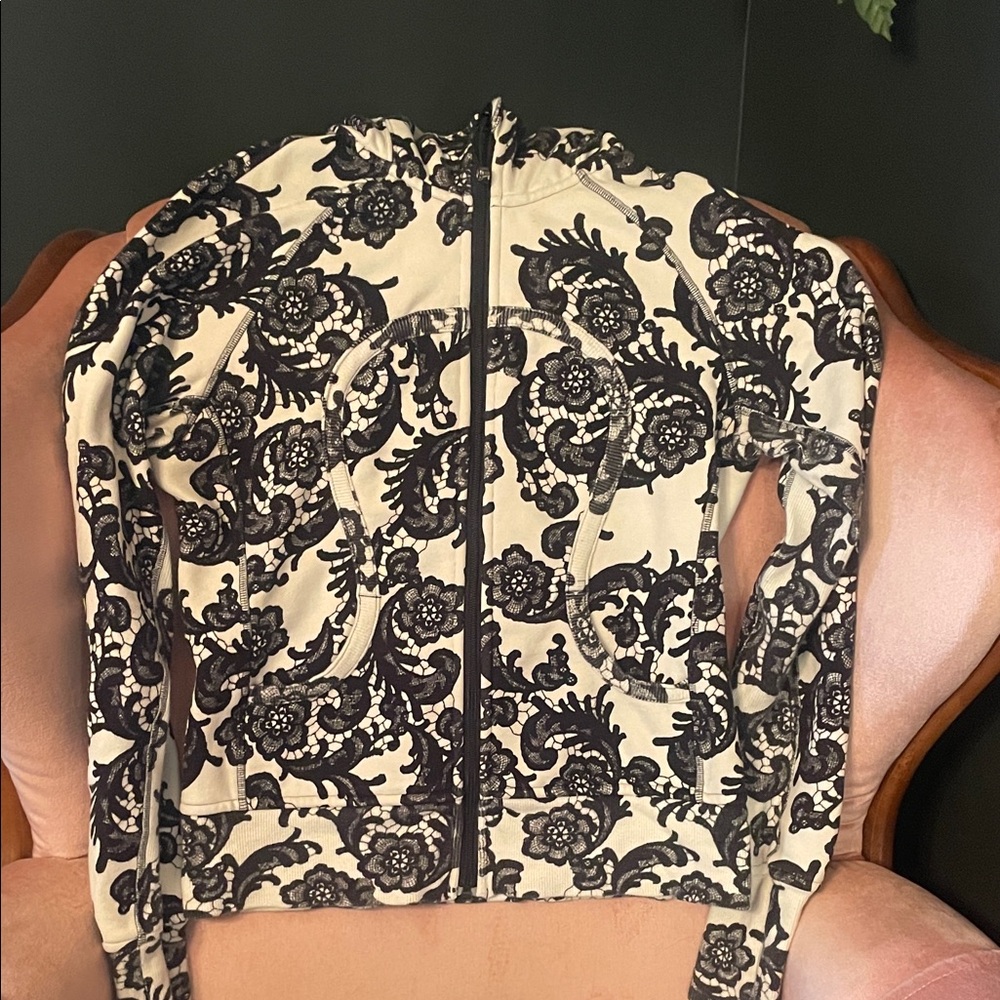EUC LULULEMON Scuba Hoodie in Lace